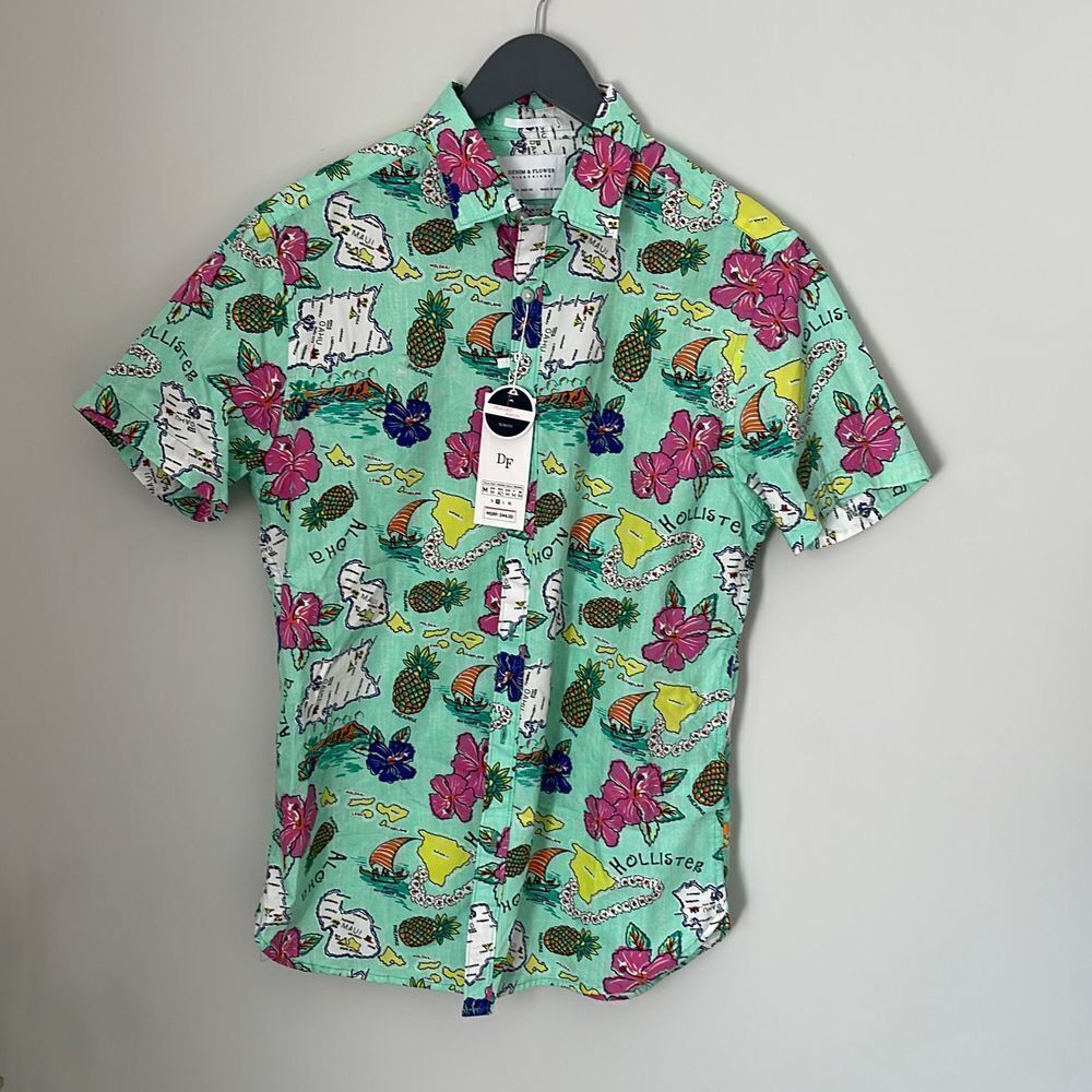NWT Denim & Flower Mens Short Sleeve Button Down. Size Medium Slim Fit